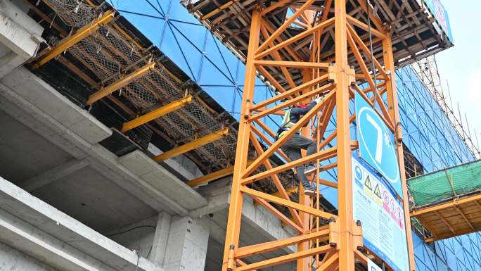 87、塔吊工人塔吊设备安全隐患排查检修