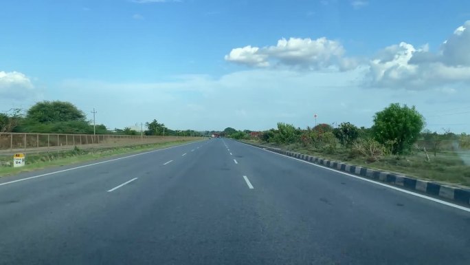 汽车前方拍摄印度国道公路