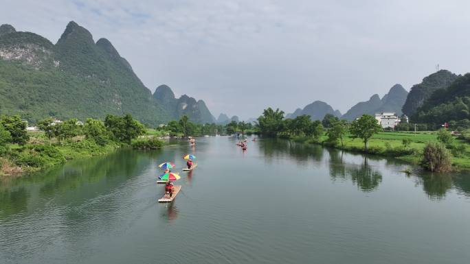 阳朔遇龙河竹筏漂流