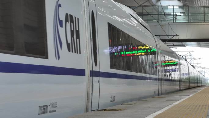 高铁进站开门全过程