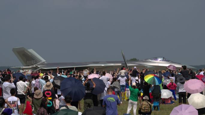 稳定：长春航展空军歼-20战斗机