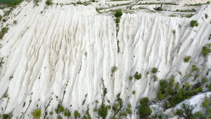 无人机拍摄的摩尔多瓦小瑞士位于Fetesti。以前是石灰岩采石场，地貌奇特