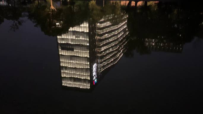4K原创 中国银联大楼水中倒影