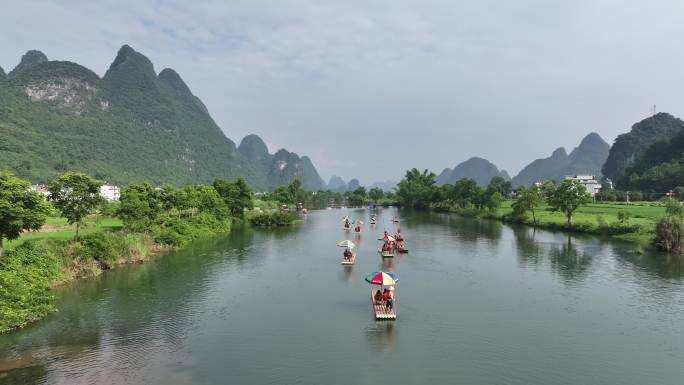 阳朔遇龙河竹筏漂流