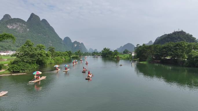 阳朔遇龙河竹筏漂流