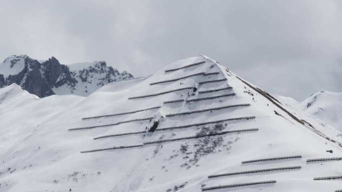 阿尔卑斯山的雪崩围栏4k 30fps视频