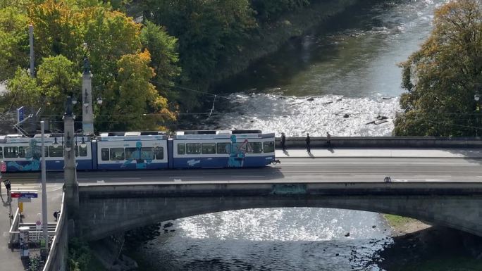 晴朗的秋日苏黎世市中心交通运河大桥航拍全景4k瑞士