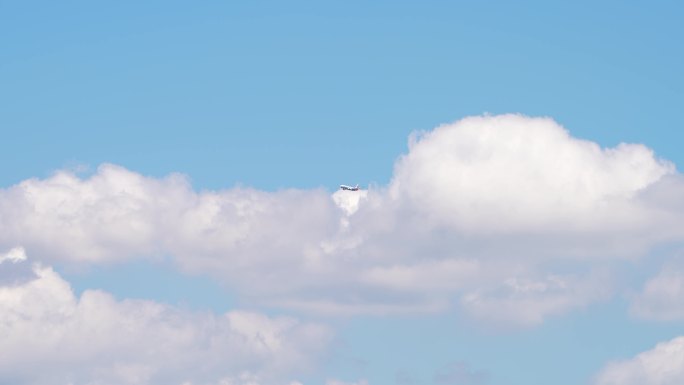 蓝天白云飞机实拍升格4K60帧