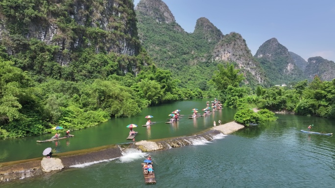 阳朔遇龙河竹筏漂流