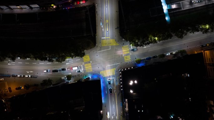 夜间照明苏黎世市中心交通街道十字路口空中俯视全景4k延时瑞士