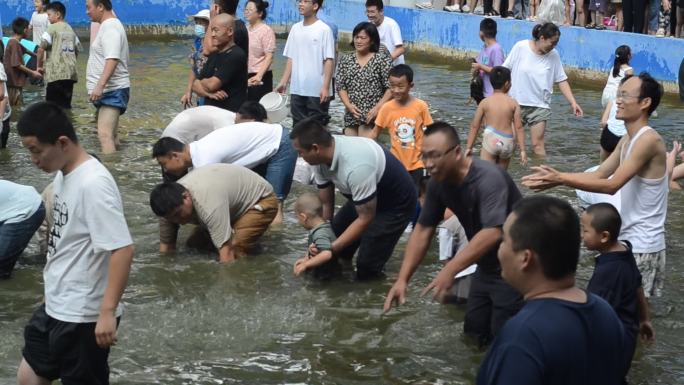 浑水摸鱼