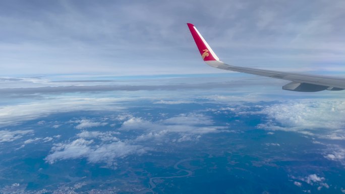 飞机高空中飞行