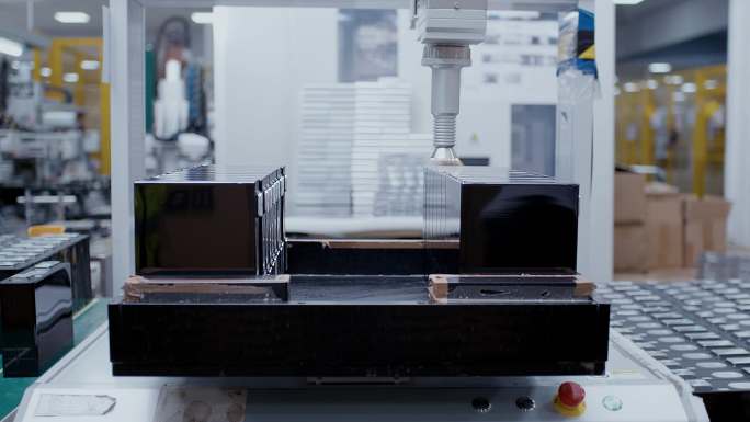 自动化新能源电池工厂机械臂自动化生产