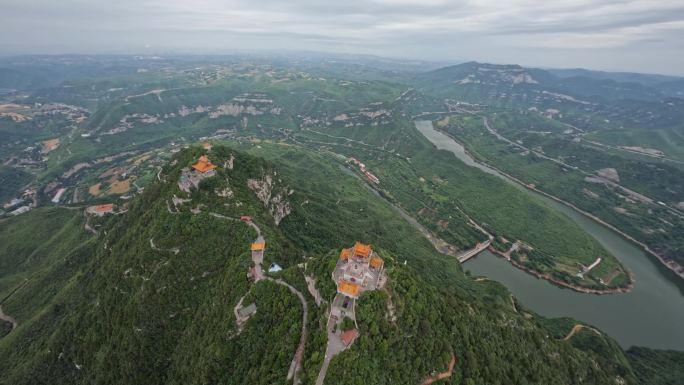 fpv穿梭在山顶古建筑中