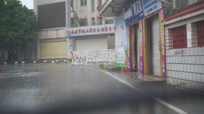 下雨天乡村公路行驶汽车记录仪驾驶第一视角