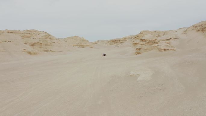 越野车穿越新疆大海道无人区