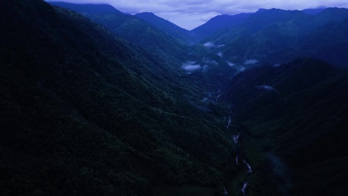 山区乡村夜晚航拍