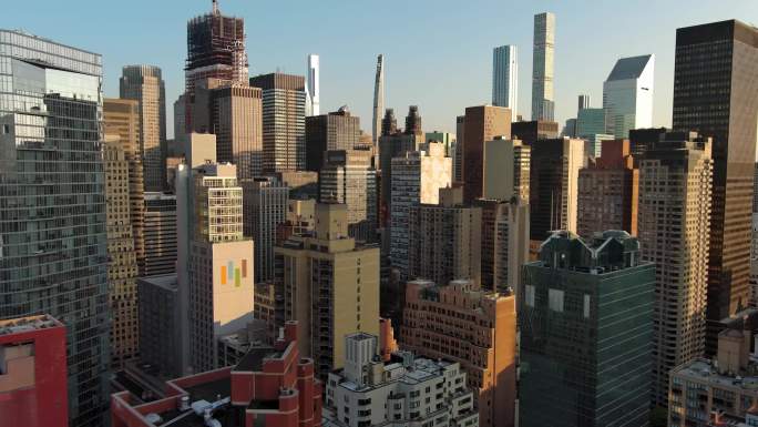 航拍纽约曼哈顿市中心摩天大楼城市天际线