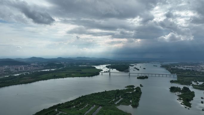 航拍乌云黑云河流襄阳城市风光自然风景