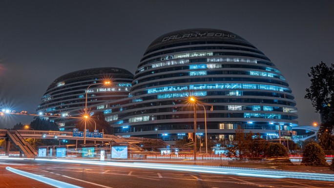 银河soho夜景车流