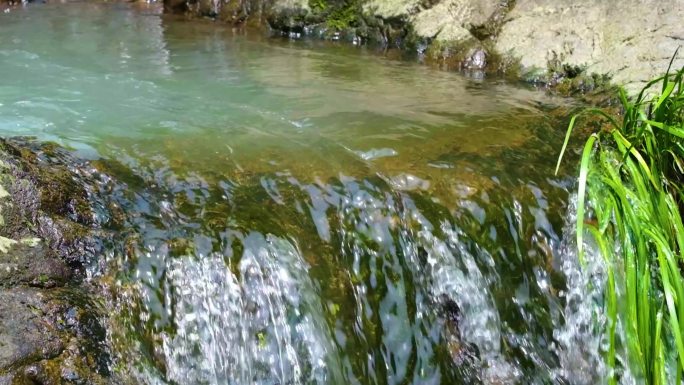 河边流水河流河水小溪山泉泉水流体液体水流