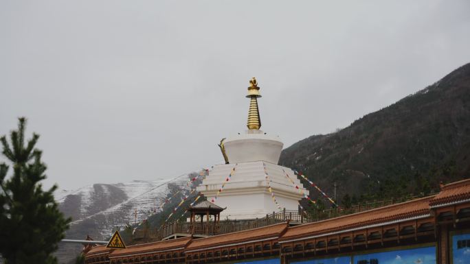 甘南藏区白塔