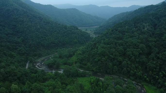 山地丘陵小溪流航拍