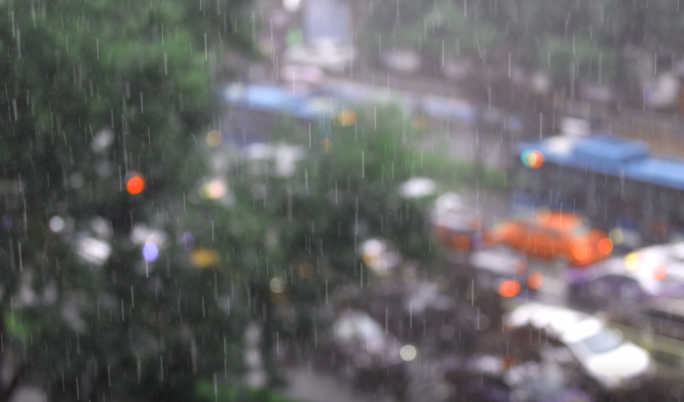 原创4K下雨天 雨天城市交通 暴雨