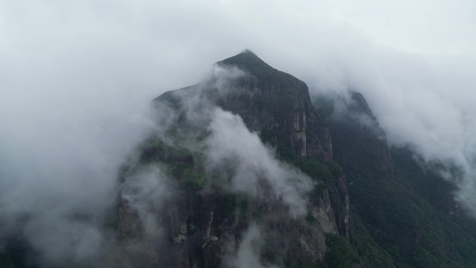 福建漳州灵通风景区云雾航拍