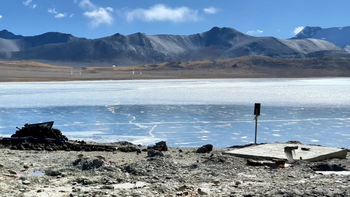 普莫雍错推瓦村库拉岗日神山