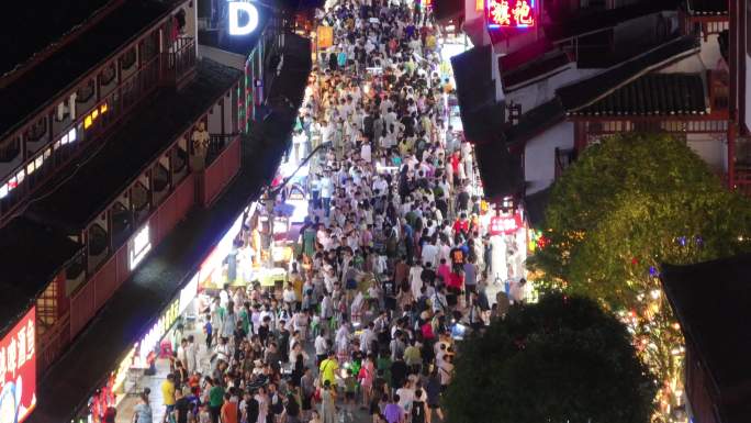 桂林阳朔西街人头攒动的夜市