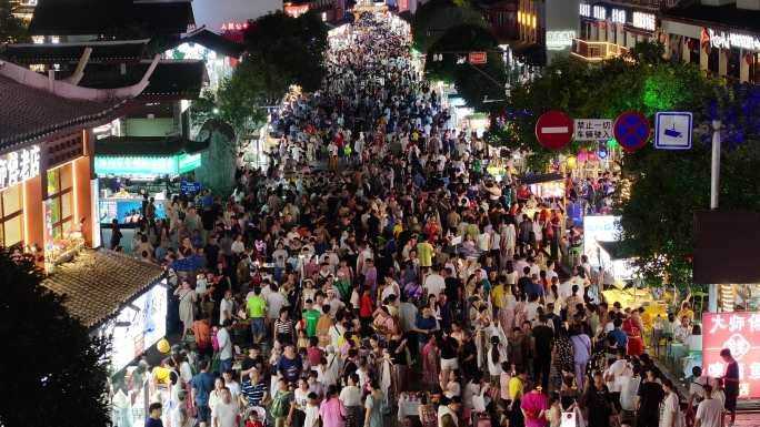 桂林阳朔西街夜景人群