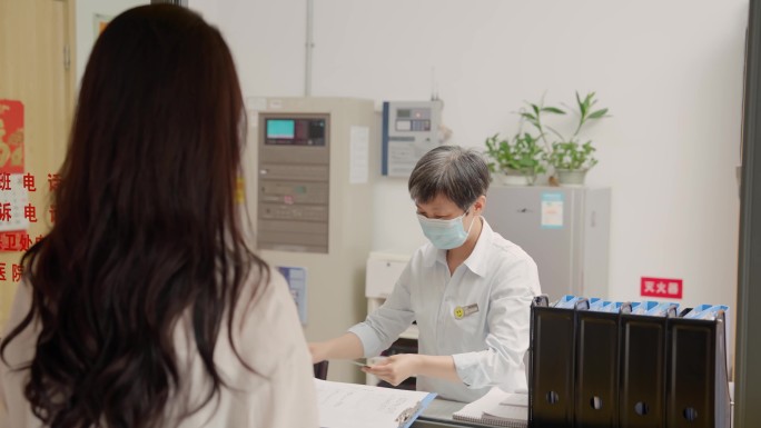 开学女学生宿舍登记入住