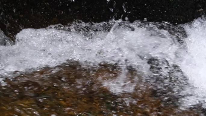 河边流水河流河水小溪山泉泉水流体液体水流