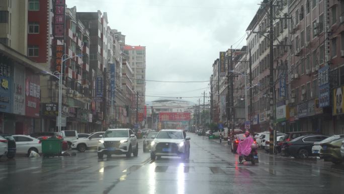 下雨天乡村公路行驶汽车记录仪驾驶第一视角