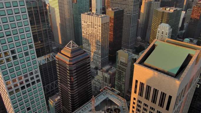 航拍纽约曼哈顿市中心中东城区摩天大楼日出