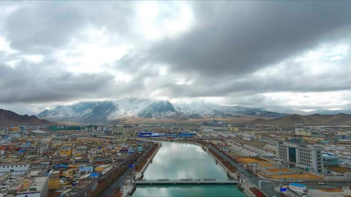 西藏阿里地区噶尔县阴天穿云航拍