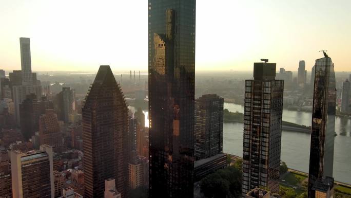 航拍川普世界大厦纽约曼哈顿摩天大楼日出河