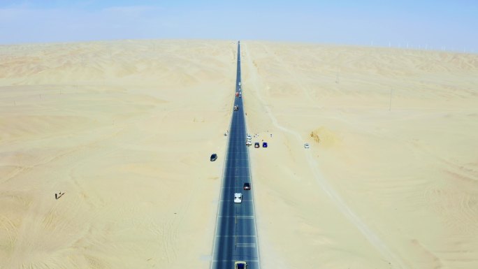 青海海西沙漠u型公路
