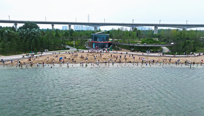 郑州蝶湖公园金沙滩 游泳休闲度假4k航拍