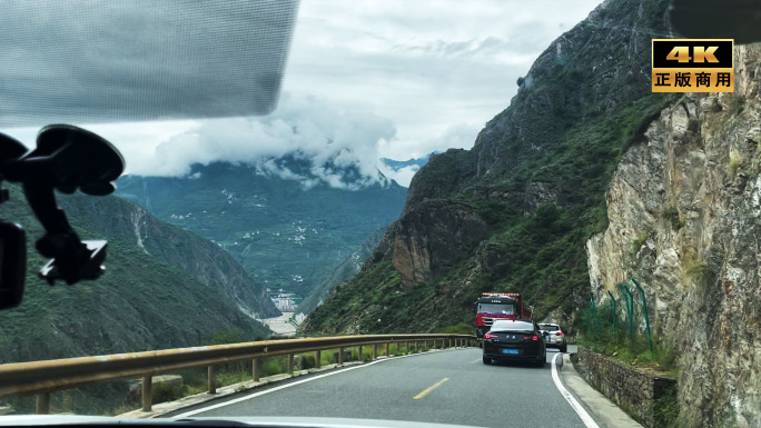 山路陡峭道路开车第一视角