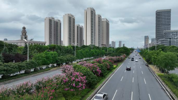 航拍城市道路交通襄阳邓城大道建筑风光