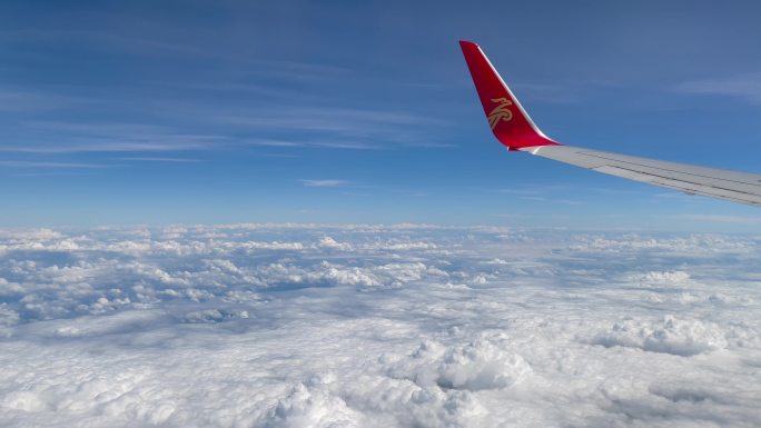 飞机高空中飞行