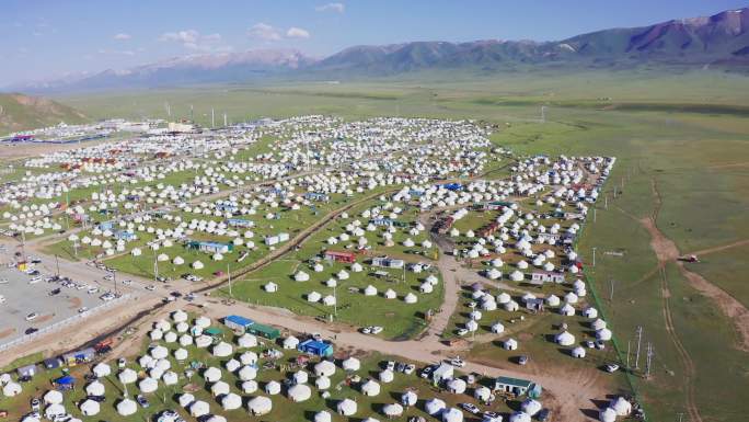 巴音布鲁克风景蒙古包露营