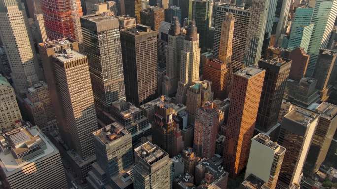 航拍纽约曼哈顿市中心中城东区摩天大楼日出