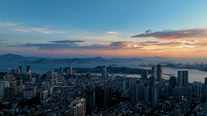 厦门鼓浪屿鹭江道湖滨晚霞夜景4K航拍