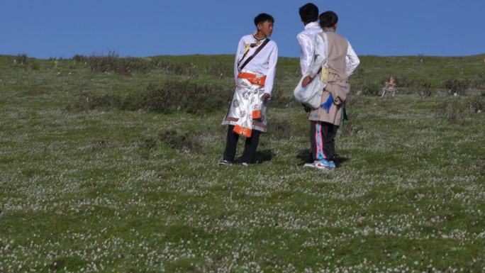 藏族青年藏族服装