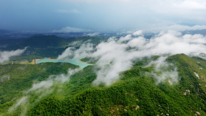 乡村振兴大山水库云雾缭绕