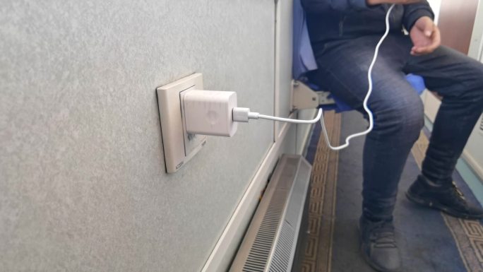 火车上的电源插口