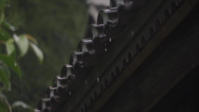 下雨屋檐雨滴瓦房春雨小雨春风古建筑意境风